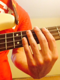 how to play bass with your pinky finger